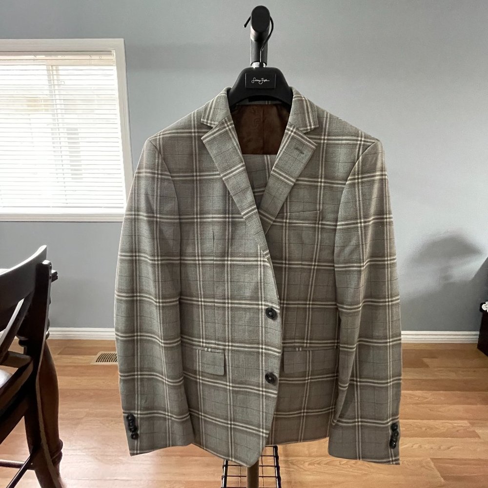 Sean John brown plaid two piece suit ( Size 40S Pants waist size 30)